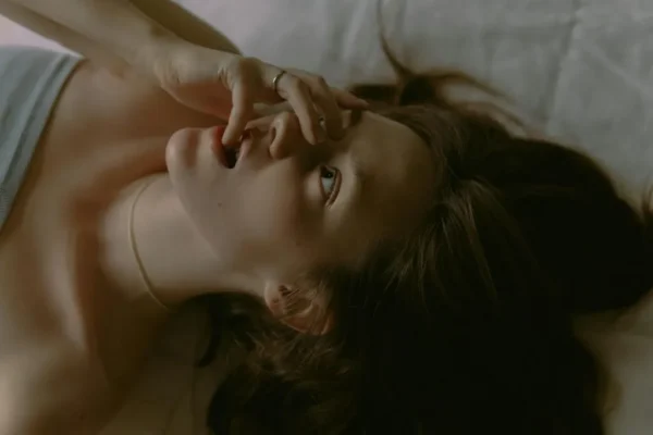 sexy-brunette