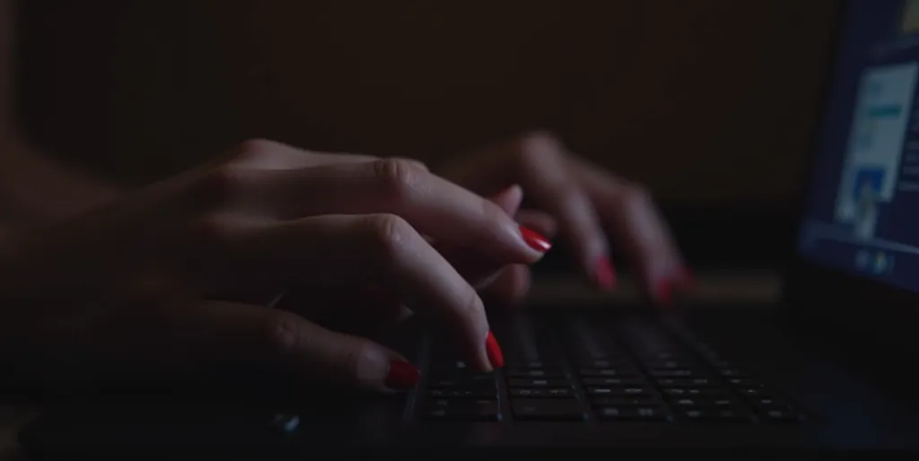 close up two hands on the keyboard
