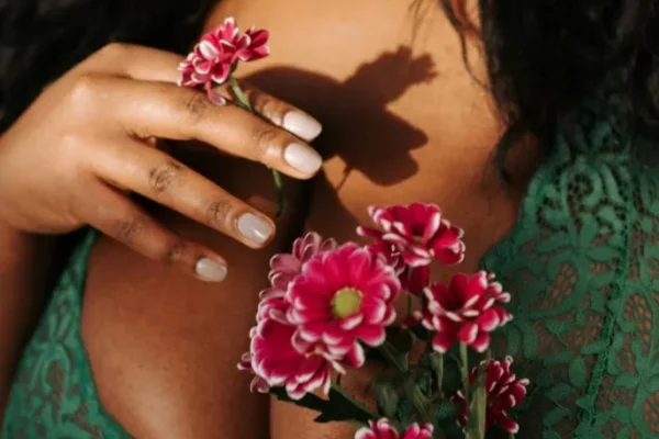 SSBBW-girl-in-green-lingerie-with-flowers